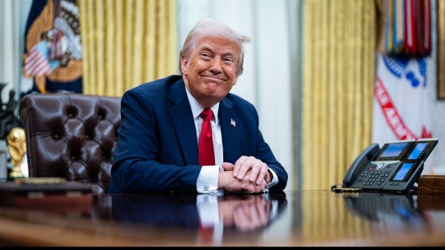 Click image for larger version

Name:	b6ee0bfb0fa95a77d72897a22caccfa8-trump7-bloom.jpg
Views:	1
Size:	43.6 КБ
ID:	4272684